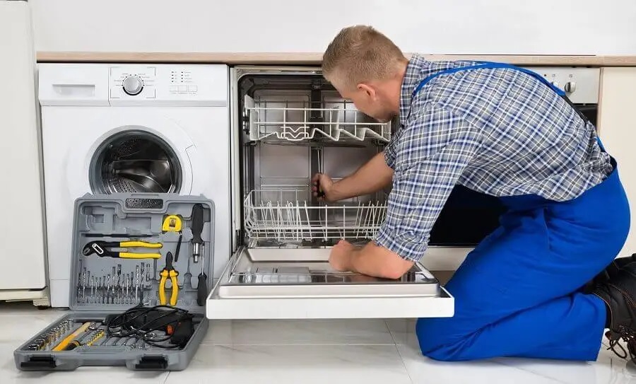 Yığılca Gaggenau servisi teknisyen ekibi beyaz eşya tamiri yaparken